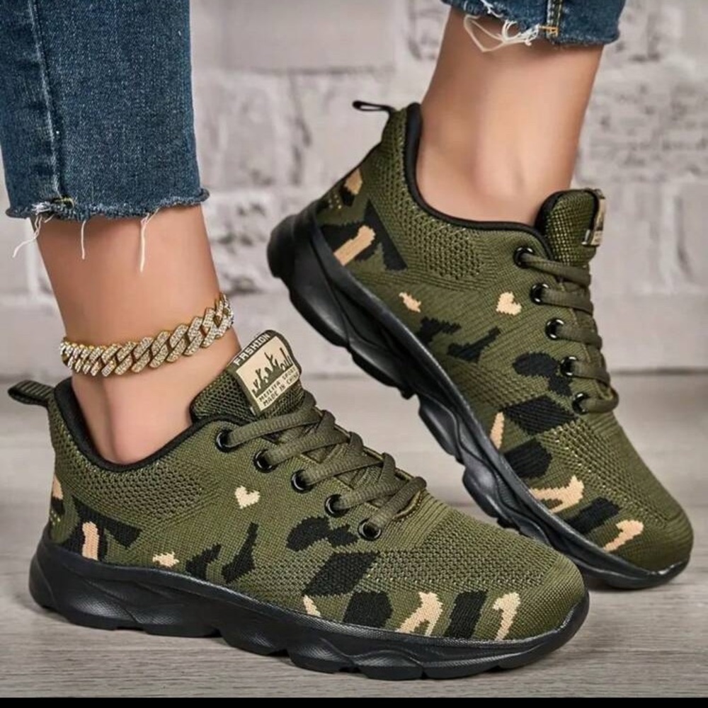 SHEIN Green Camouflage Athletic